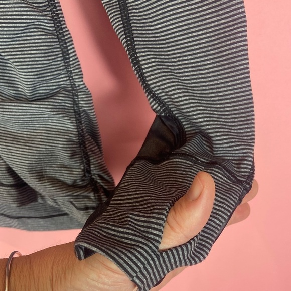 Lululemon Half Zip Pullover Striped Print ( Size 6) Color Black/Gray - Picture 5 of 12